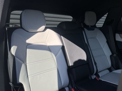 Certified 2025 Porsche Cayenne S image 28