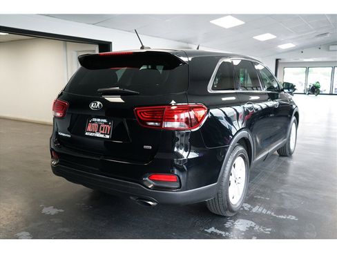 Used 2019 Kia Sorento FWD image 7
