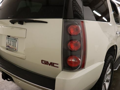 Used 2011 GMC Yukon Denali AWD/4WD image 18