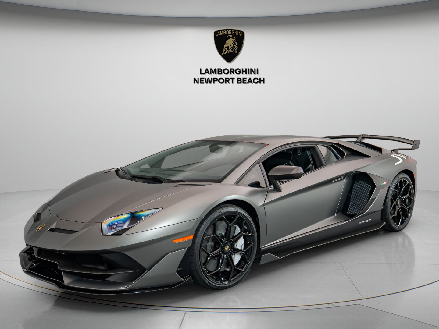 Used 2020 Lamborghini Aventador SVJ AWD/4WD image 3