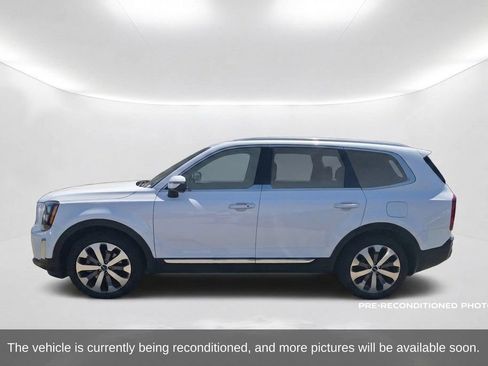 Used 2022 Kia Telluride EX w/ EX Premium Package FWD image 9
