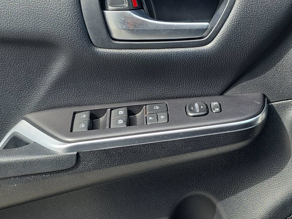 Used 2017 Toyota Camry SE FWD image 29