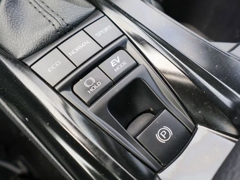 Used 2025 Toyota Camry SE FWD image 18