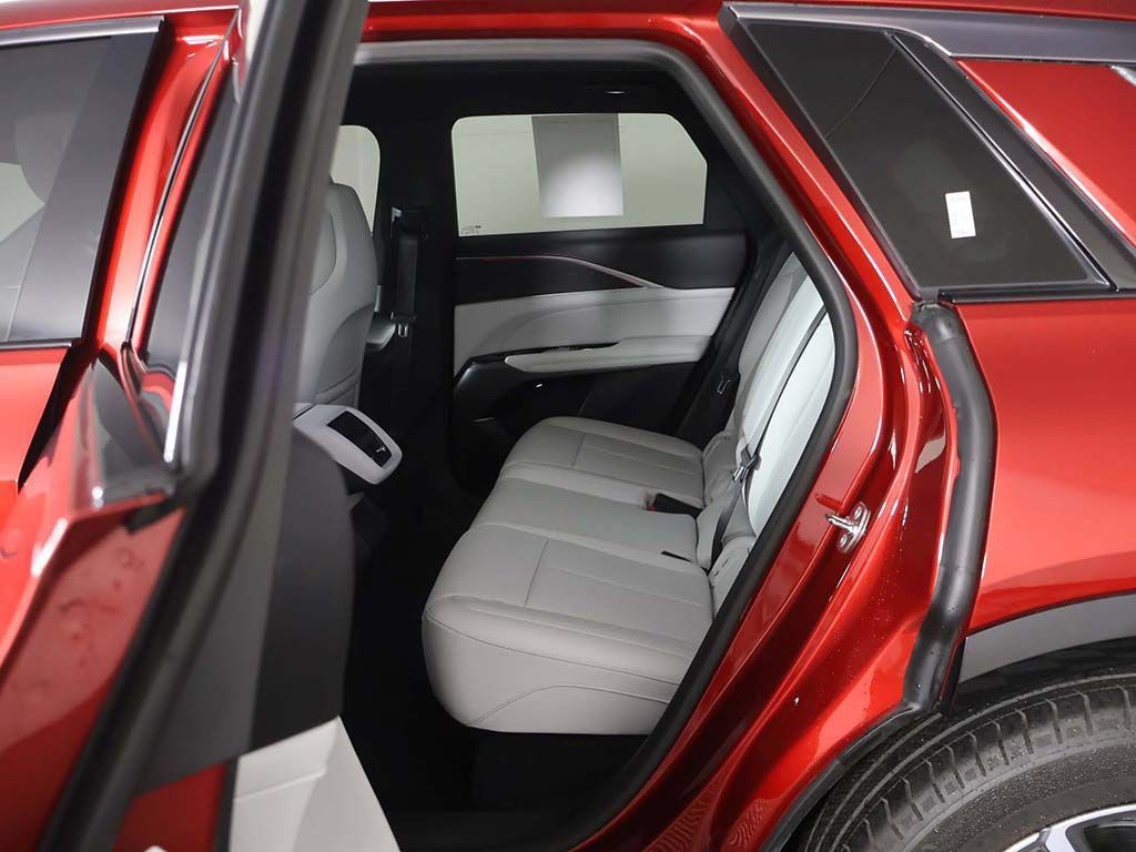 Used 2024 Cadillac Lyriq Sport RWD image 32