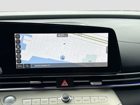 Used 2024 Hyundai Elantra Limited image 13