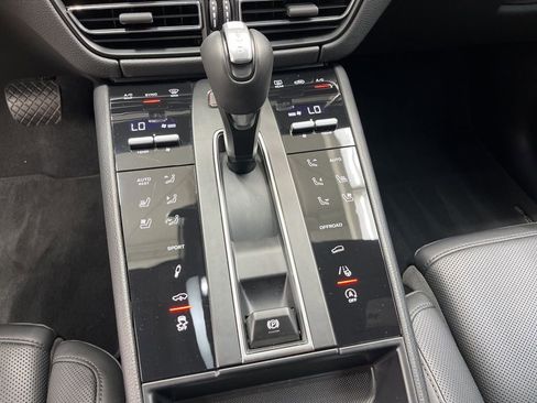 Used 2025 Porsche Macan image 27