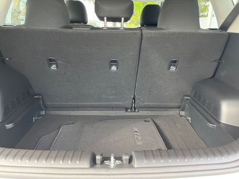 Used 2025 Kia Soul LX w/ LX Technology Package FWD image 31