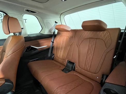 Used 2024 BMW X7 xDrive40i w/ Premium Package image 23