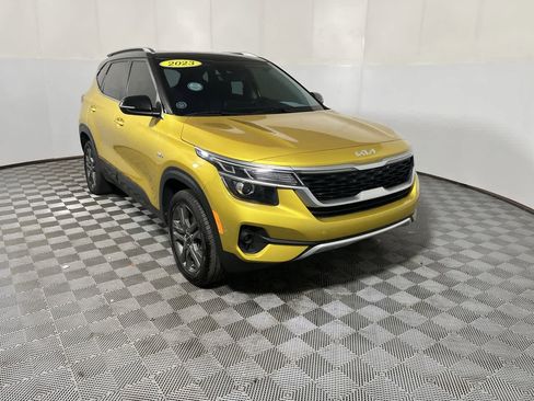 Used 2023 Kia Seltos S w/ Navigation Package image 2