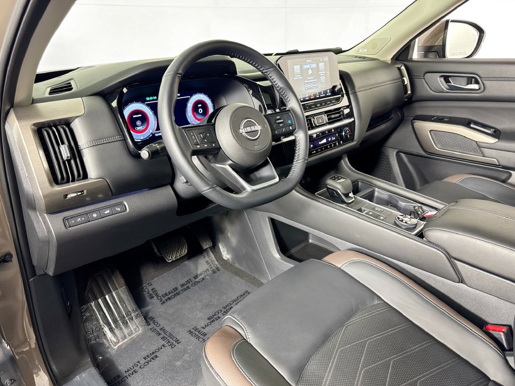 Used 2025 Nissan Pathfinder Platinum w/ Cargo Package AWD/4WD image 9