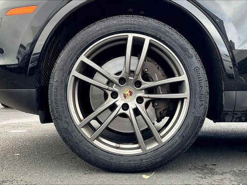 Used 2023 Porsche Cayenne Coupe image 11