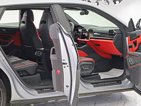 Used 2025 Lamborghini Urus SE AWD/4WD image 12