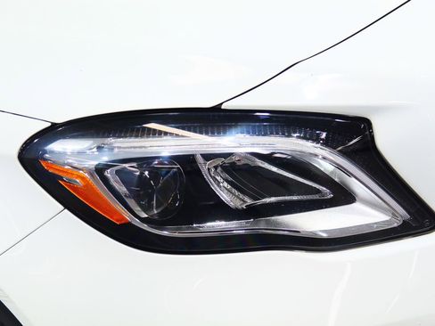 Certified 2019 Mercedes-Benz GLA 250 4MATIC image 10