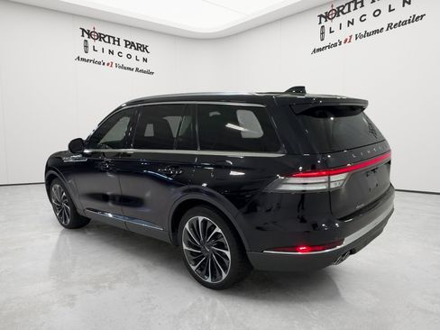 Used 2025 Lincoln Aviator Reserve w/ Illumination Package RWD image 3
