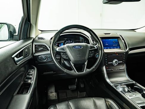 Used 2019 Ford Edge Titanium FWD image 33