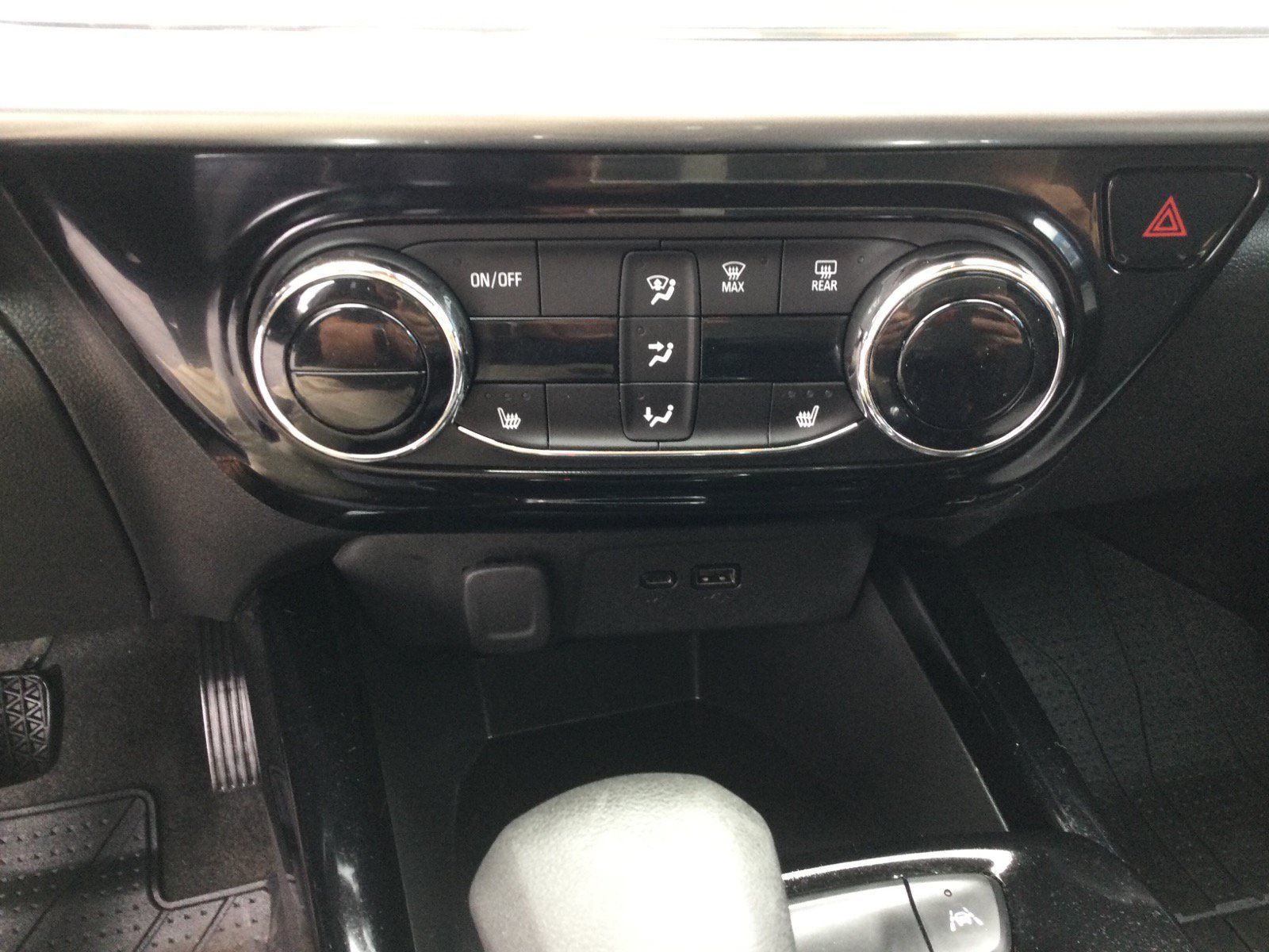 Used 2025 Chevrolet Trax LT w/ Driver Confidence Package FWD image 17