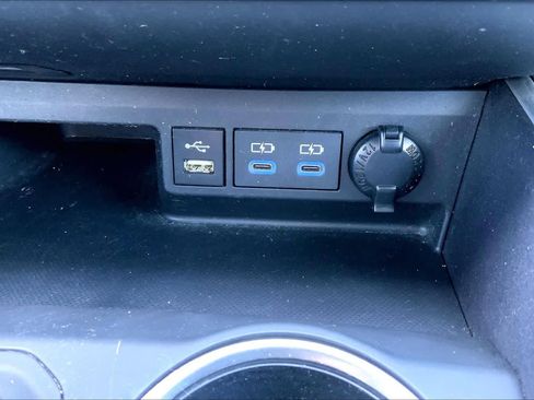 Used 2022 Toyota Highlander LE image 35