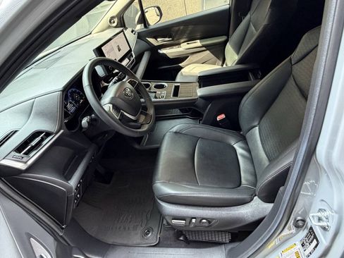 Used 2025 Toyota Sienna XLE Woodland Edition AWD/4WD image 17
