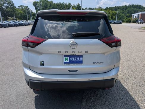 Used 2024 Nissan Rogue SV AWD/4WD image 4