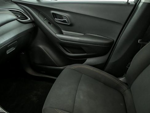 Used 2018 Chevrolet Trax LS image 31