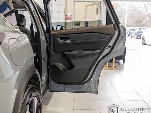 Used 2022 Nissan Rogue SL w/ SL Premium Package image 36