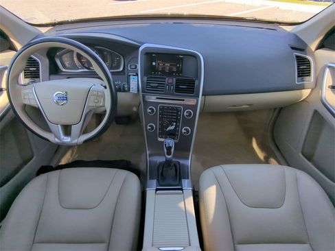 Used 2015 Volvo XC60 T5 Premier w/ Proximity Package image 16
