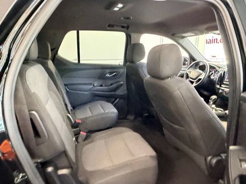 Used 2023 Chevrolet Traverse LT w/ LPO, Cargo Package FWD image 13
