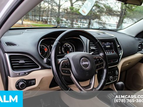 Used 2020 Jeep Cherokee Latitude w/ Cold Weather Group image 31