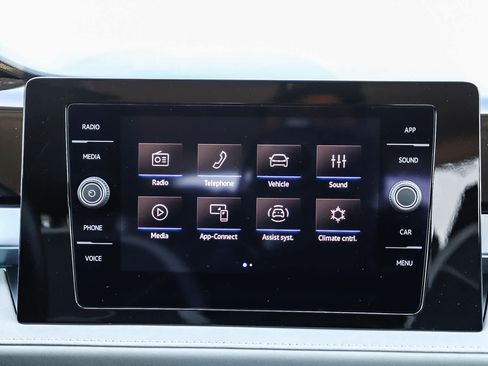 New 2025 Volkswagen Taos SE FWD image 15