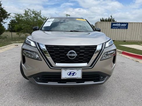Used 2022 Nissan Rogue SL FWD image 2