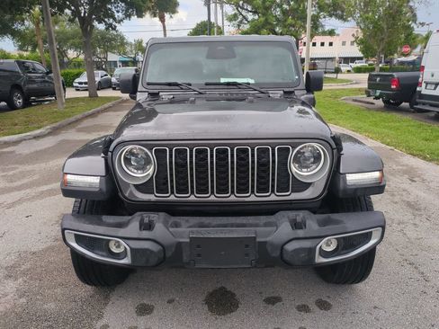 Used 2025 Jeep Wrangler Unlimited Sahara AWD/4WD image 4