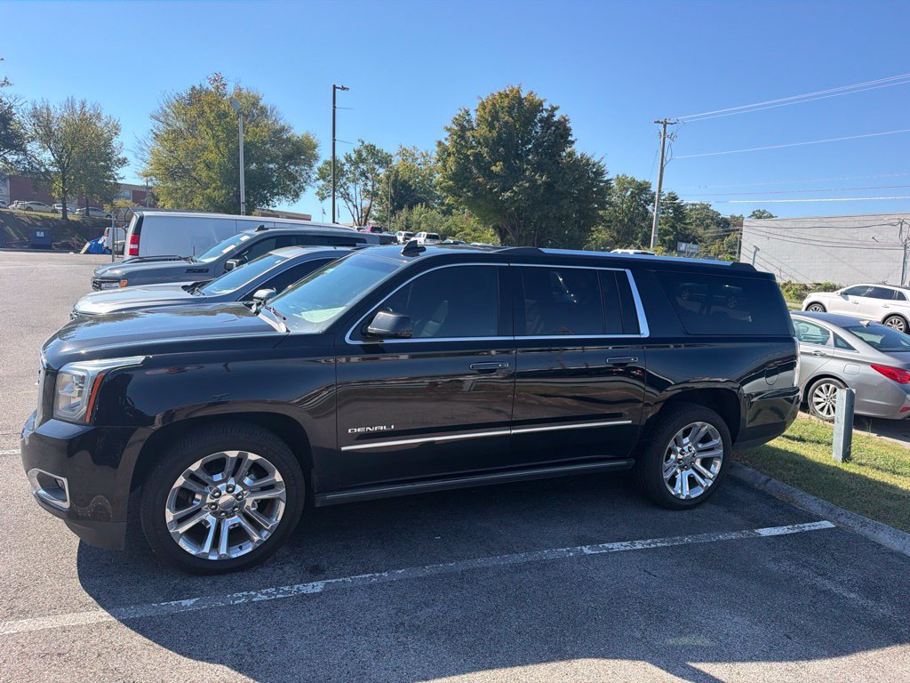 Used 2018 GMC Yukon XL Denali w/ Denali Ultimate Package AWD/4WD image 3