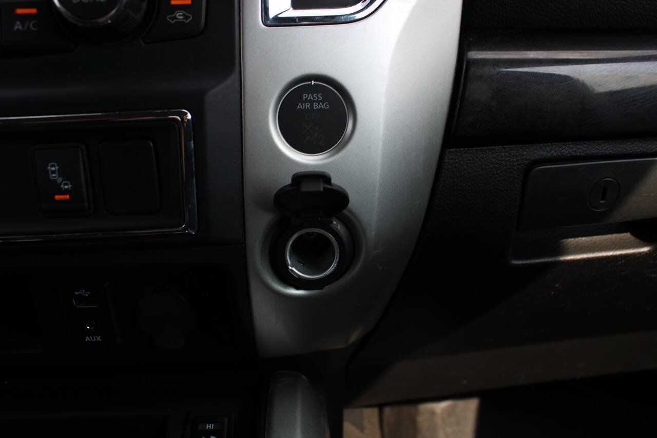 Used 2018 Nissan Titan SV w/ SV Convenience Package AWD/4WD image 36