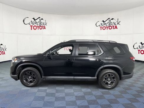 Used 2025 Honda Pilot TrailSport image 4