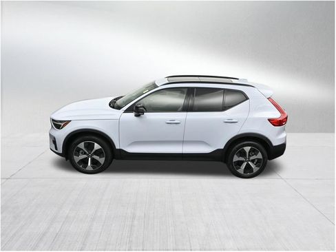 Used 2024 Volvo XC40 B5 Plus w/ Climate Package AWD/4WD image 15
