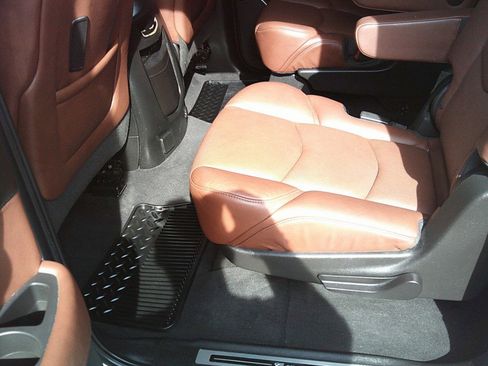 Used 2017 Cadillac Escalade ESV Luxury AWD/4WD image 20