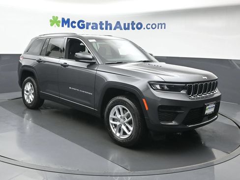 Used 2025 Jeep Grand Cherokee Laredo X w/ Luxury Tech Group I AWD/4WD image 2