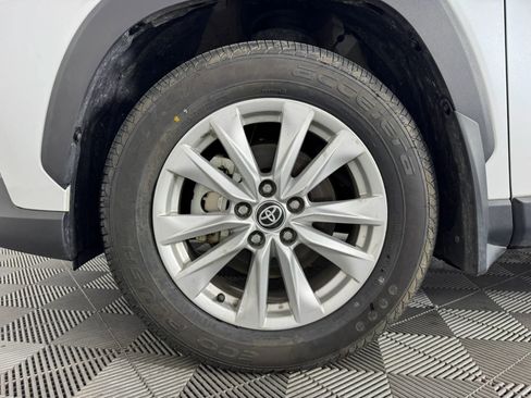 Used 2023 Toyota Corolla Cross LE image 42