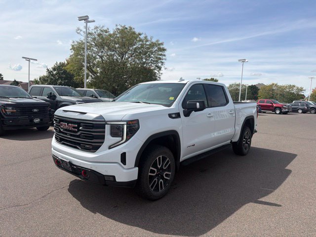 Used 2024 GMC Sierra 1500 AT4 w/ Technology Package AWD/4WD image 5