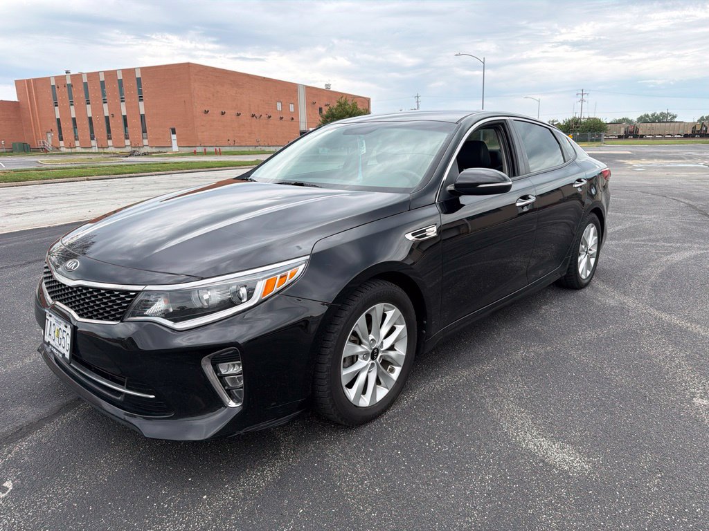 Used 2018 Kia Optima S FWD image 2