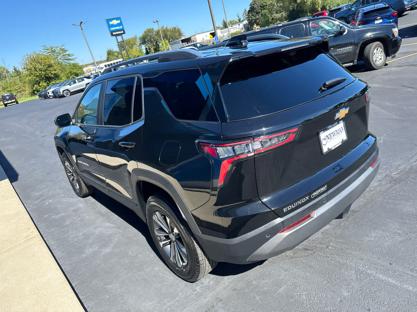Used 2025 Chevrolet Equinox LT w/ Safety and Technology Package FWD image 9
