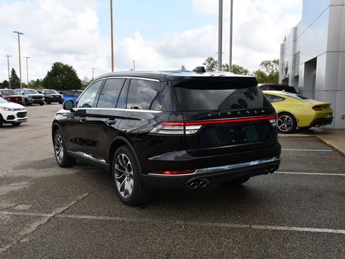 Used 2025 Lincoln Aviator AWD image 4