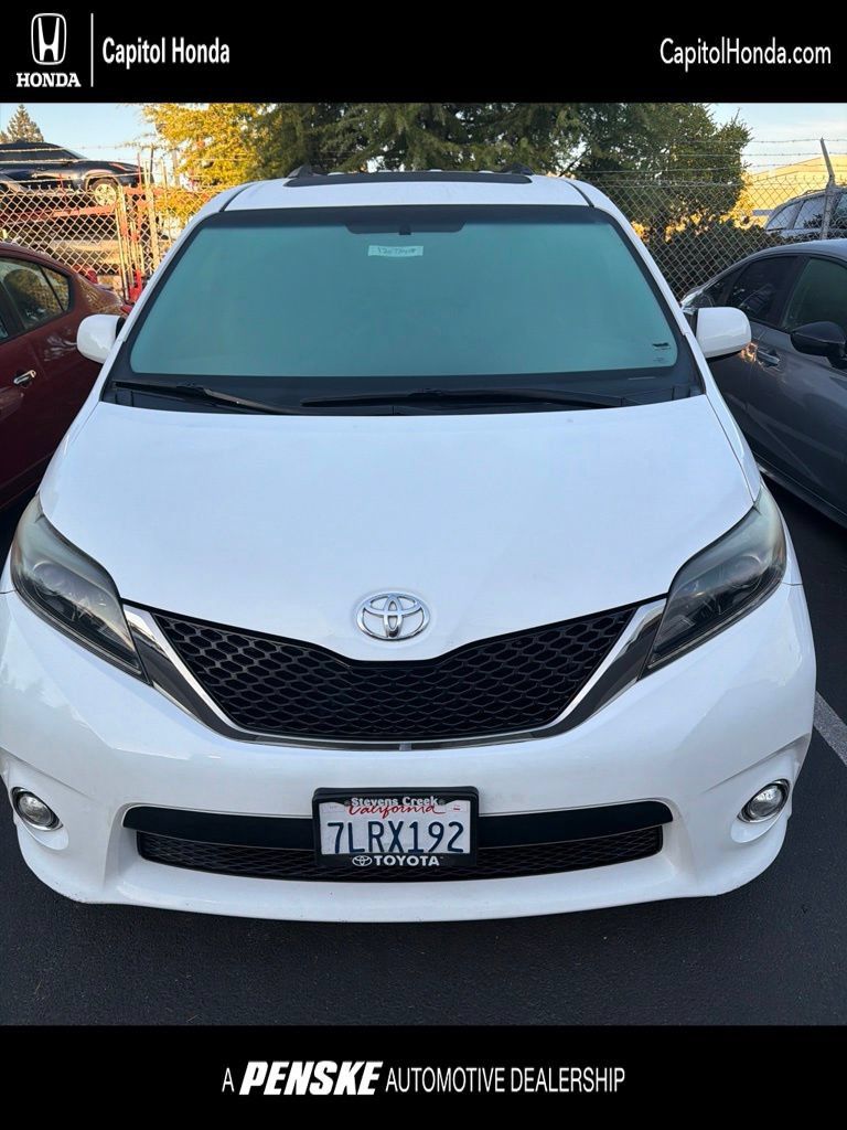 Used 2015 Toyota Sienna SE Premium FWD image 1