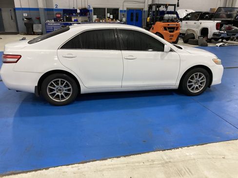 Used 2011 Toyota Camry LE image 8