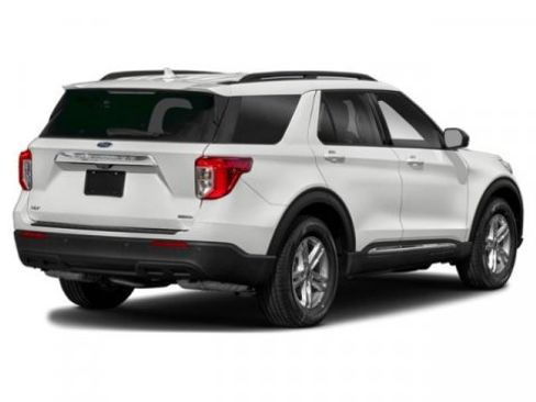 Used 2021 Ford Explorer XLT w/ Equipment Group 202A image 5
