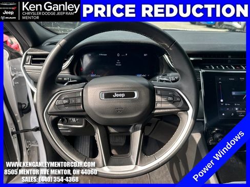 Certified 2025 Jeep Grand Cherokee Laredo AWD/4WD image 15