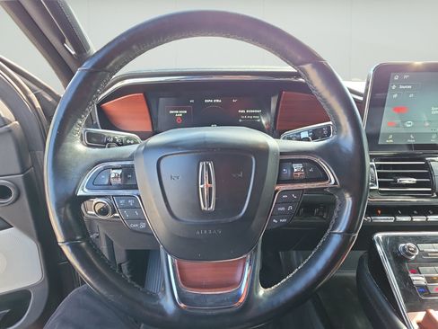 Used 2021 Lincoln Navigator Reserve w/ Luxury Package AWD/4WD image 12