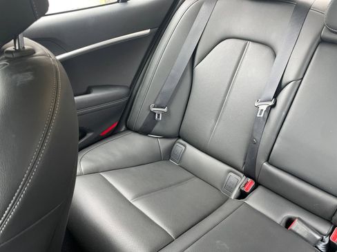 Used 2025 Genesis G70 2.5T image 39