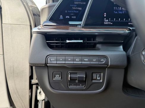 Certified 2024 Cadillac Escalade Premium Luxury w/ Performance Package AWD/4WD image 19