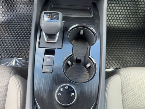 Certified 2025 Nissan Rogue SV image 28